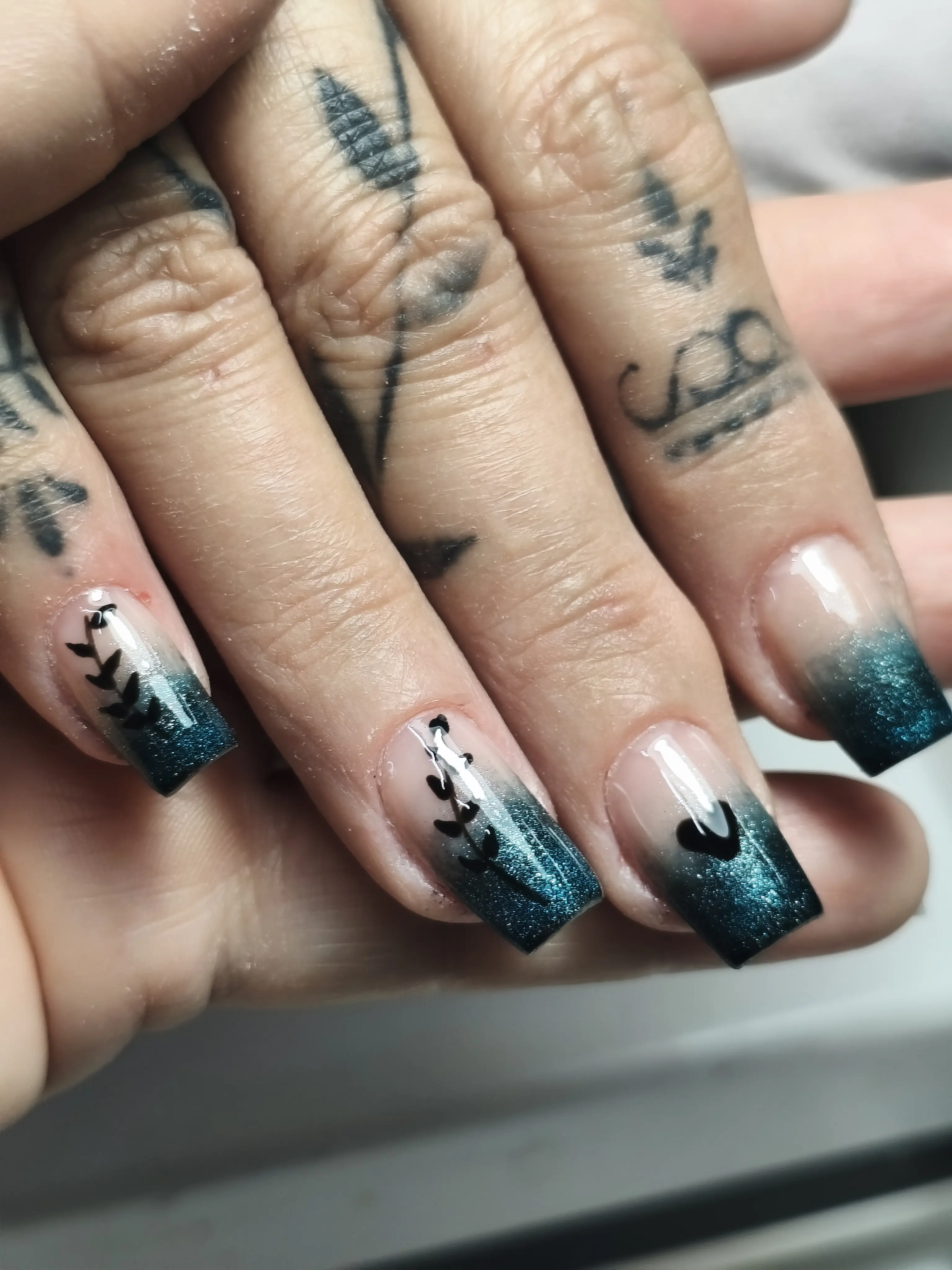 Unha decorada com detalhes